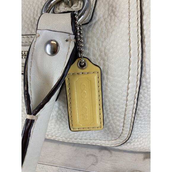 COACH F14686 LARGE IVORY PEBBLED LEATHER SHOULDER BAG WITH CHARM - Picture 5 of 16